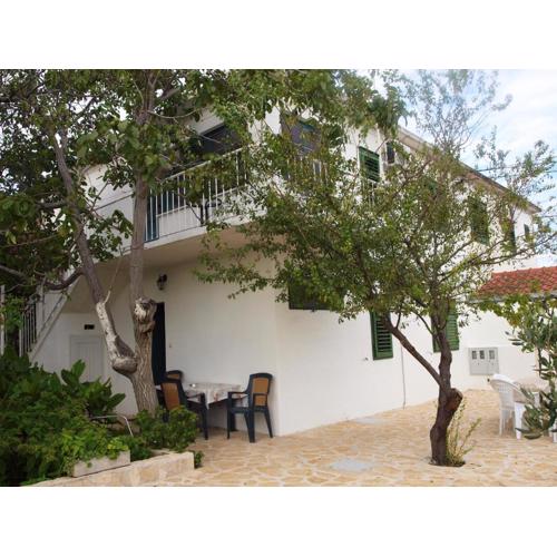 Enjoy a cozy apartment in Slatine 65 m² with terrace
