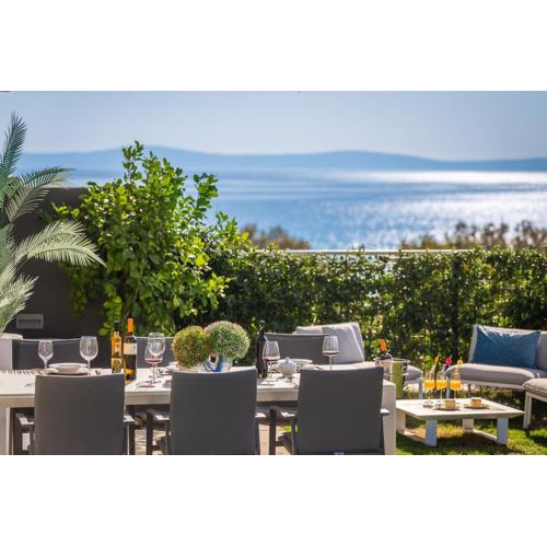 Enjoyer - Seafront apartment with PRIVATE Heated POOL and terrace