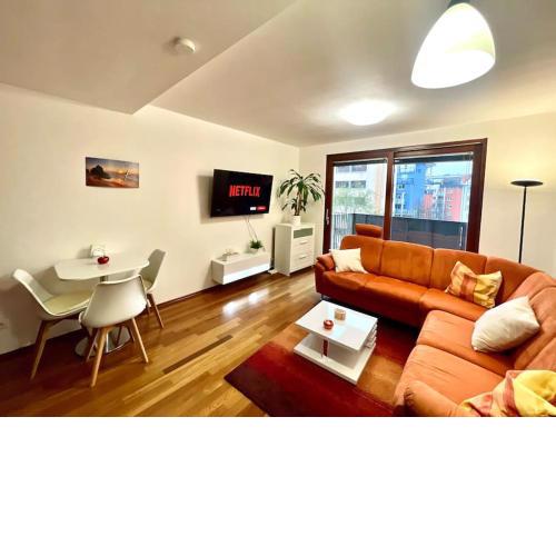 Entire Apartment, O2 Arena, Clarion, Metro 3 min, Xmas market in City Center 15 min