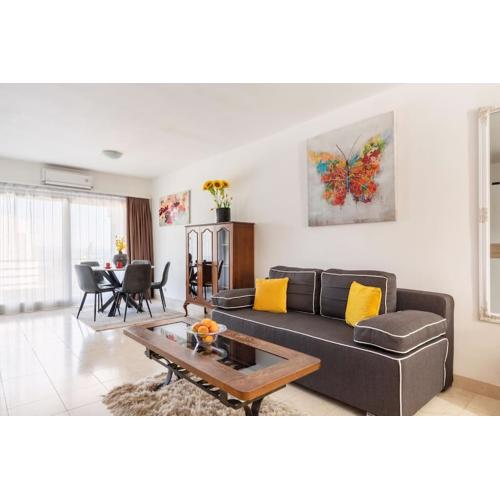 Enyoj Marjan, Beaches and View