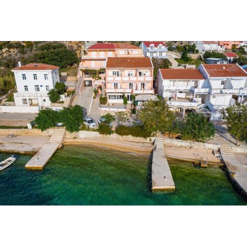 Erik Bathing jetty, beach, crystal clear water in front of house