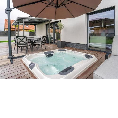 ESCAPE THE ORDINARY (Sauna & Jacuzzi)