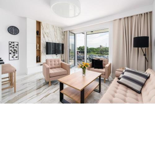 Esencja Apartments with Free Parking Garbary 104 by Noclegi Renters
