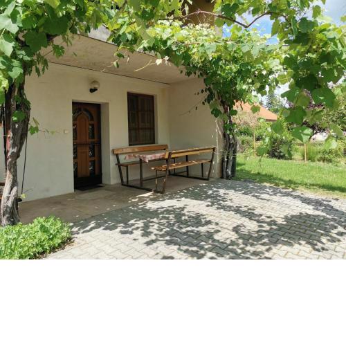 Éva Apartmanház 2