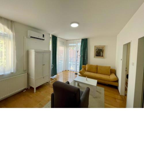 Eve Apartman