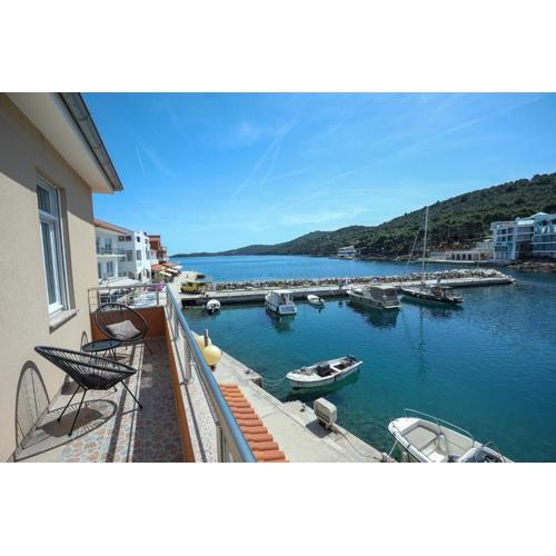 Exceptional Apartment Juniper, FIRST ROW TO THE SEA