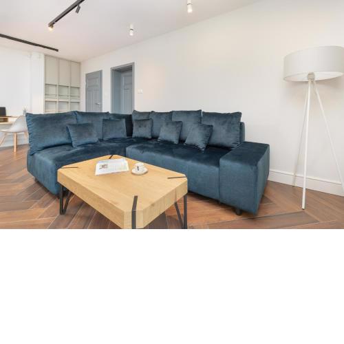 Exceptional Apartment with Charming Garden and Parking by Noclegi Renters