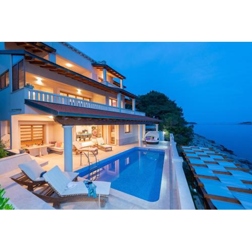 Exceptional Beachfront Holiday Villa on Korčula Island