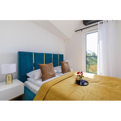 Exclusive Apartment Różana with AC & Balcony View 1 km to the Beach by Noclegi Renters
