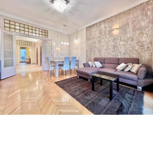 Exclusive Colourful Flat in the city