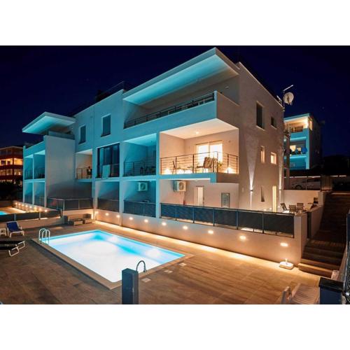 Exclusive Okrug Gornji Apartment with Shared Pool