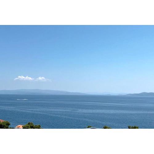 Exclusive penthouse on 100 square only 70 m from the sea