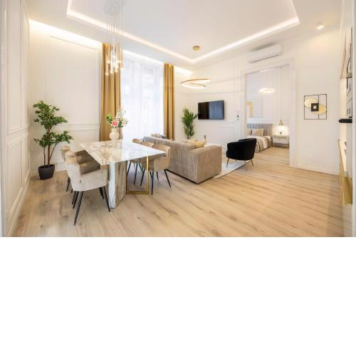 Exclusive & Prestigious Central Residence w/ Balcony