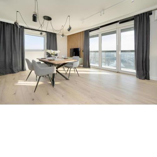 Exclusive River View Apartment with Balcony & FREE GARAGE by Renters Prestige