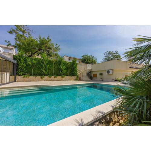 Exquisites Apartment mit Meerblick, Sauna, Gym, Pool, klimatisierten Schlafzimmern - nur 500 Meter zum Strand