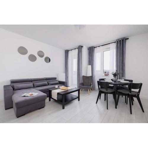 Fabryczna Modern Apartment with Balcony & Parking in Cracow by Noclegi Renters