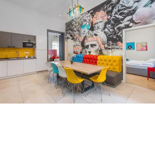 FACES Apartment - Funky design in vibrant centre