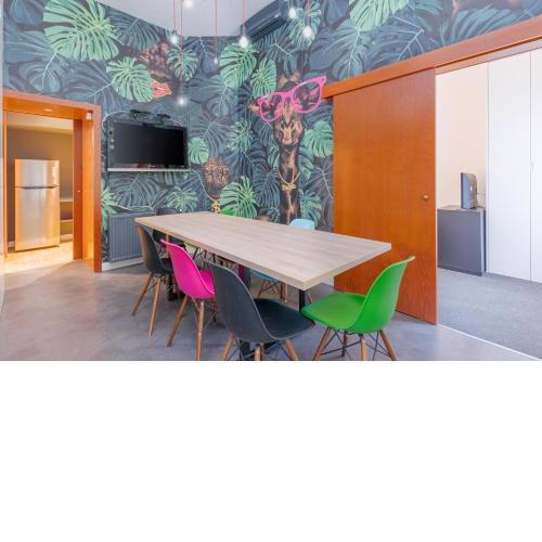 FACES of Jungle - Funky design in vibrant centre