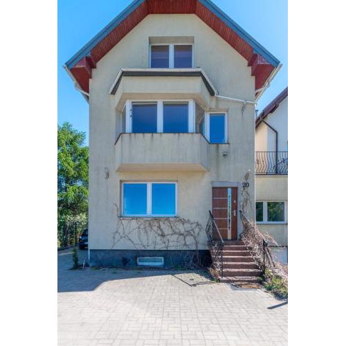 Familia Apartament na wzgórzu 2 z sauną i salą zabaw dla dzieci