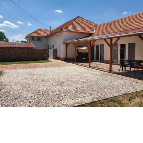 Família Apartman Cserkeszőlő