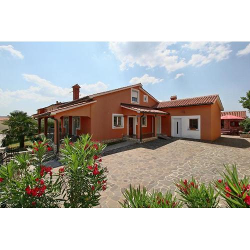 Familienfreundliches Ferienhaus Mit Pool