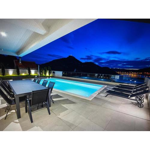 Familiy Villa Navis with heated pool