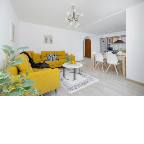 Family Apartment Droga na Bystre by Noclegi Renters