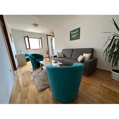 Family apartment Makarska