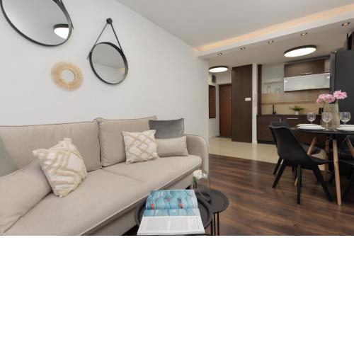 Family Apartment near PGE Narodowy by Noclegi Renters