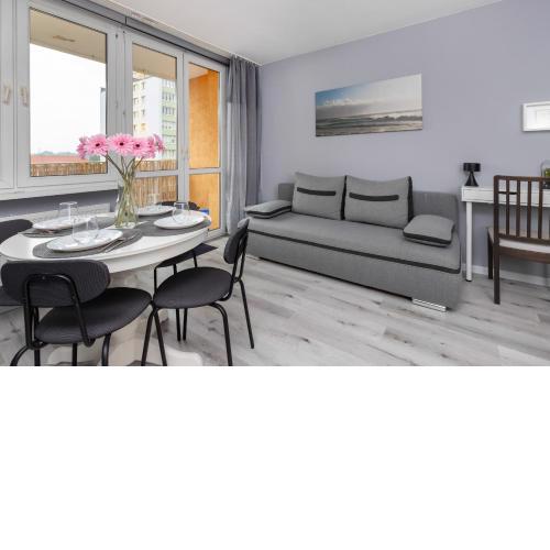Family Apartment with Balcony in Gdynia by Noclegi Renters