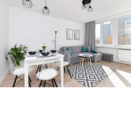Family apartment with balcony Warszawska Gdynia by Noclegi Renters