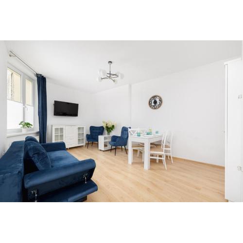 Family Apartment with Parking by Noclegi Renters