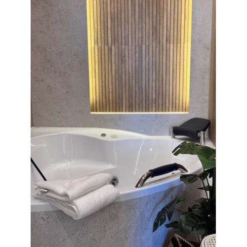 Family & Business Apartments PREMIUM SPA - 2 Bedroom with Private Jacuzzi, Balcony, Parking