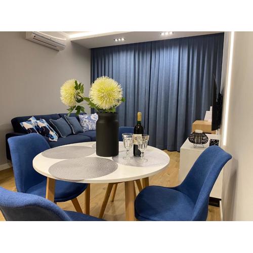 Family & Business Elegant Apartments Wspólna Centrum Downtown - 1 Bedroom, Terrace, Air Conditioning, Garage, NEW!