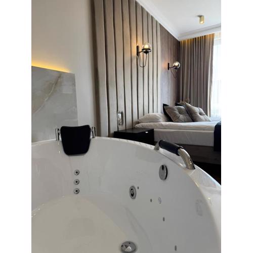 Family & Business Sauna Apartments No7 Złota Centrum VIP Unikat SPA - 3 Bedroom with Private Sauna, Jacuzzi, Balcony, Parking -Piękny Apartament