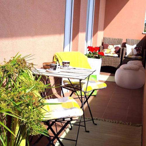 family friendly apartment Oros Medulin, with pool