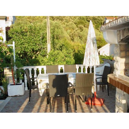 Family-friendly apartment with parking in Vinišće, 100 m²