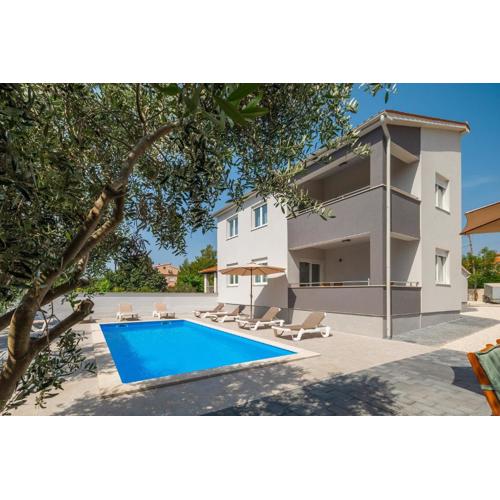 Family friendly apartments with a swimming pool Medulin - 20909
