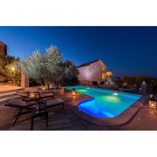 Family friendly apartments with a swimming pool Murter - 16655