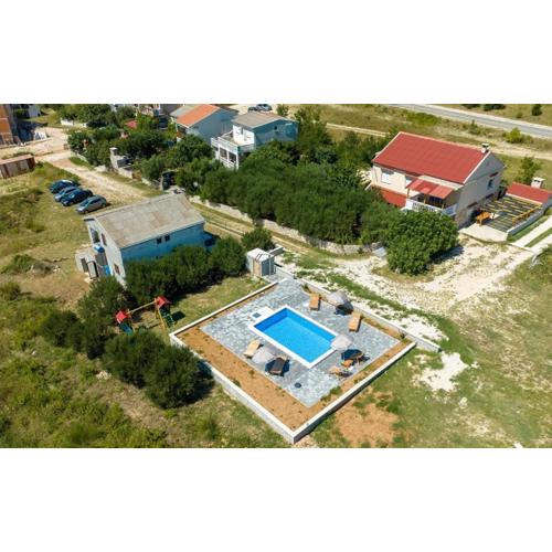 Family friendly apartments with a swimming pool Rtina - Stosici, Zadar - 21450