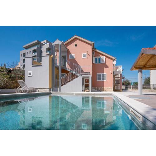 Family friendly apartments with a swimming pool Split - 21026