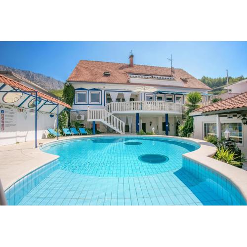 Family friendly apartments with a swimming pool Sumpetar, Omis - 21633