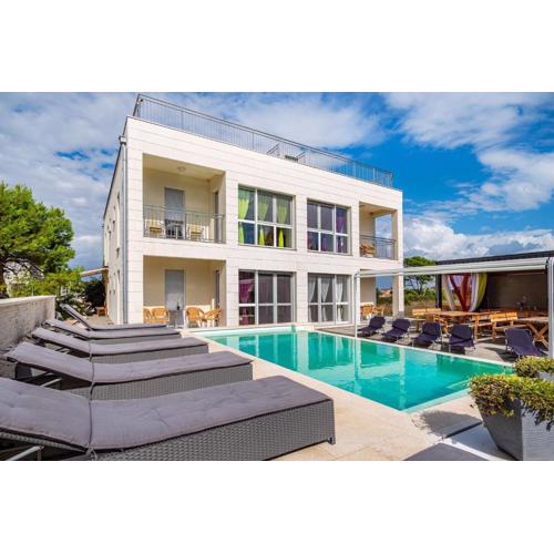Family friendly apartments with a swimming pool Vir - 23976