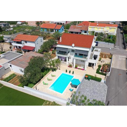 Family friendly apartments with a swimming pool Vrsi - Mulo, Zadar - 20732