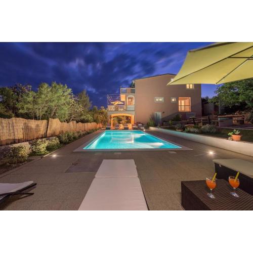 Family-friendly apartments with swimming pools Stara Vas, Pag - 21031