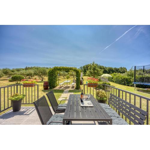 Family Friendly House Kacana - Happy Rentals