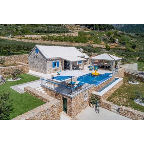 Family friendly house with a swimming pool Bol, Brac - 23809