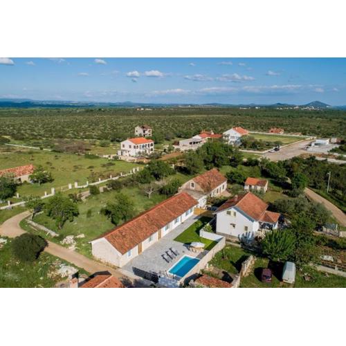 Family friendly house with a swimming pool Gornje Rastane, Biograd - 23137