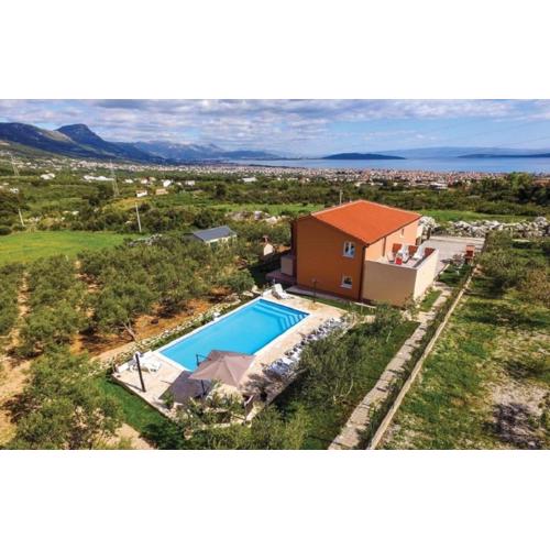 Family friendly house with a swimming pool Kastel Stafilic, Kastela - 20244