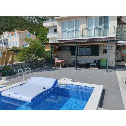 Family friendly house with a swimming pool Makarska - 24636
